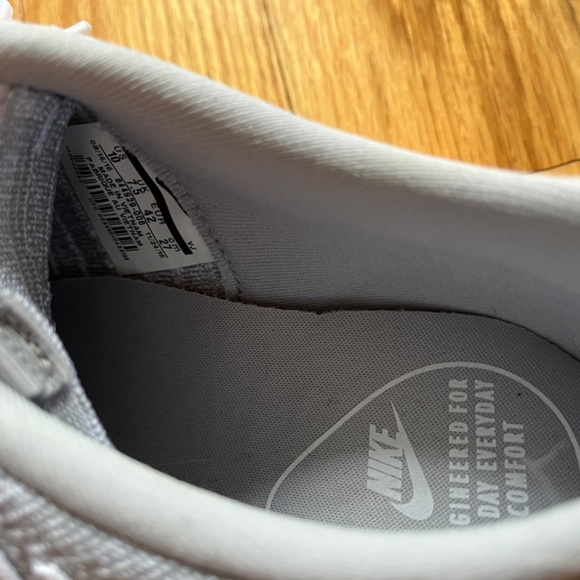 Nike Roshe Two Flyknit Women’s Size 10 Sneakers - Picture 5 of 6